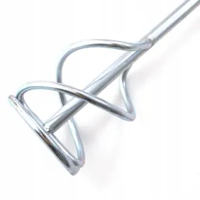 Zbliżenie dolnej części spiralnego mieszadła do farb i zapraw