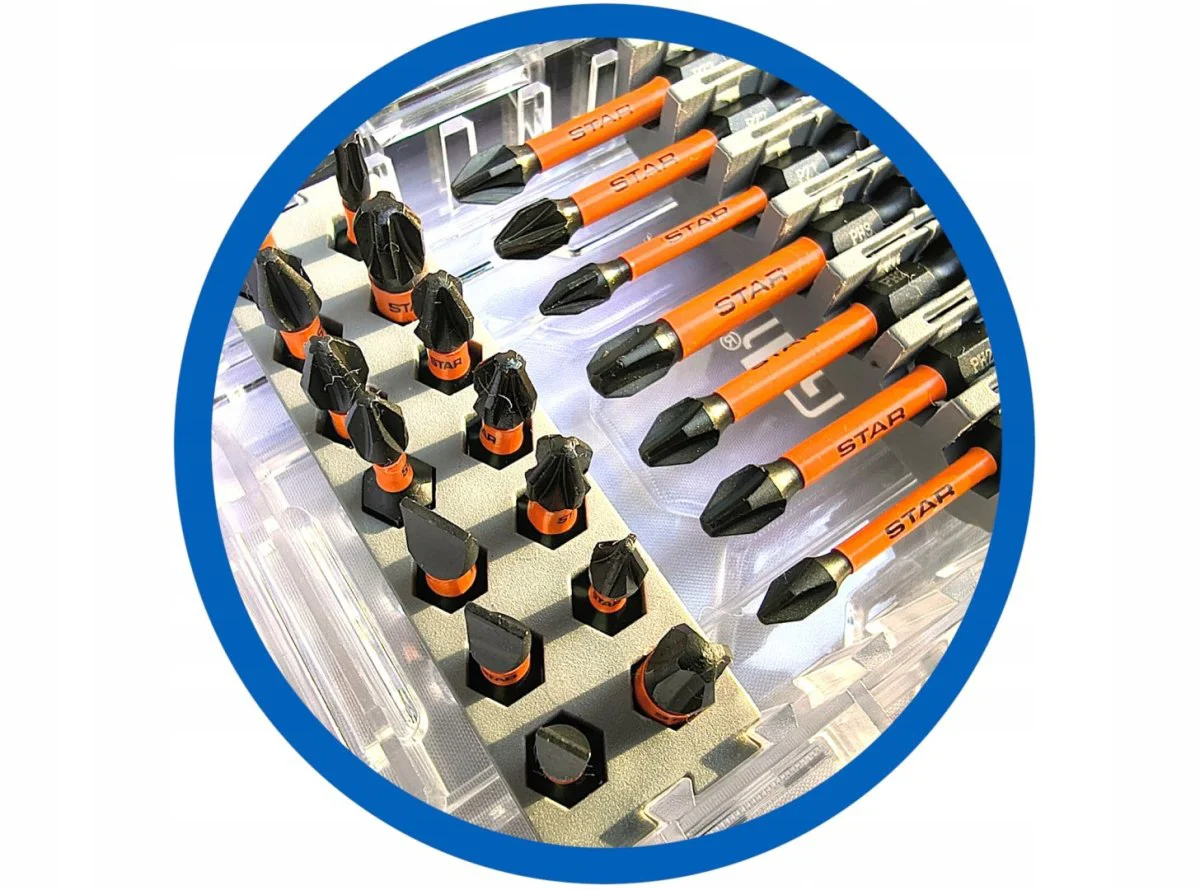 Zbliżenie na bity krzyżowe zestawu STAR 48 el. w piance organizera